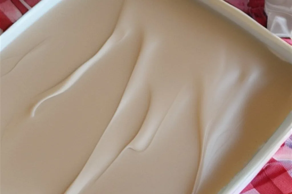 Jak zrobić białą glazurę bez czekolady
